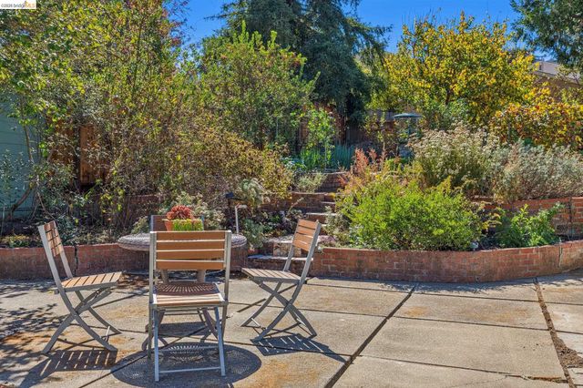 7531 Greenly Dr, Oakland, CA 94605