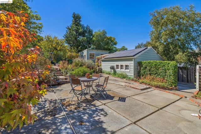 7531 Greenly Dr, Oakland, CA 94605