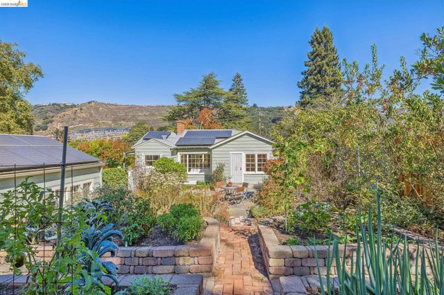 7531 Greenly Dr, Oakland, CA 94605