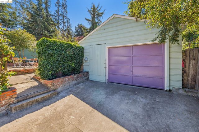 7531 Greenly Dr, Oakland, CA 94605