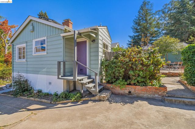 7531 Greenly Dr, Oakland, CA 94605