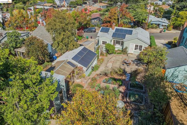 7531 Greenly Dr, Oakland, CA 94605