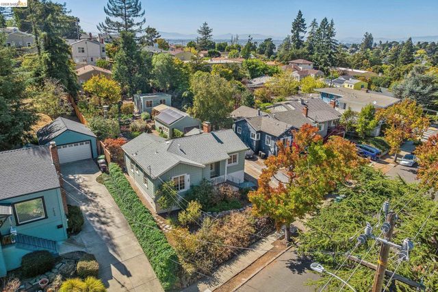 7531 Greenly Dr, Oakland, CA 94605