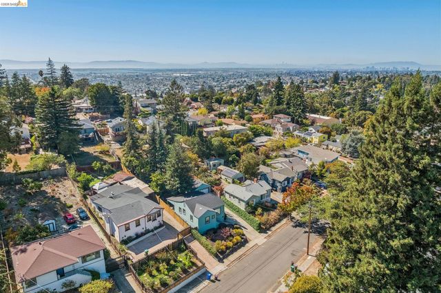 7531 Greenly Dr, Oakland, CA 94605