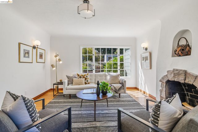 7531 Greenly Dr, Oakland, CA 94605