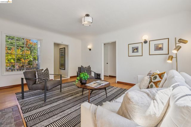 7531 Greenly Dr, Oakland, CA 94605