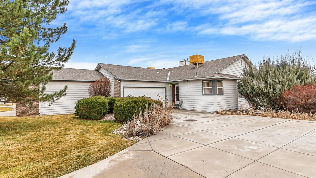 12 W Ridge Court, Parachute, CO 81635