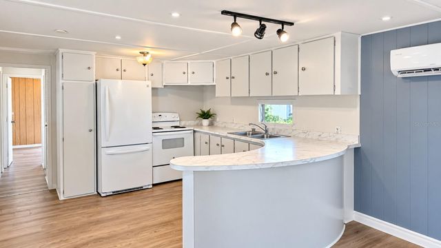 4863 VICTORIA AVENUE, Sarasota, FL 34233