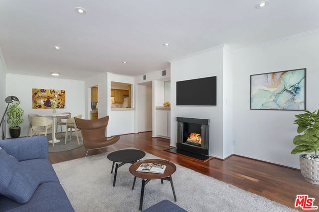 906 N Doheny Drive 219, West Hollywood, CA 90069