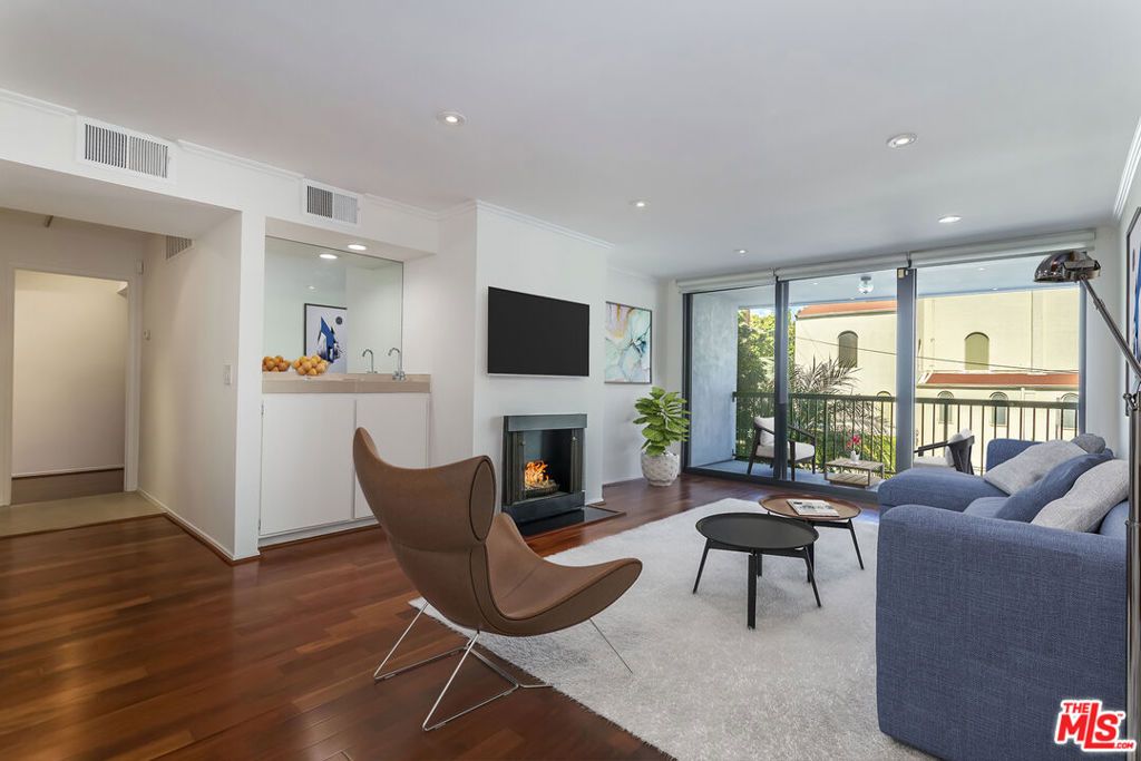 906 N Doheny Drive 219, West Hollywood, CA 90069