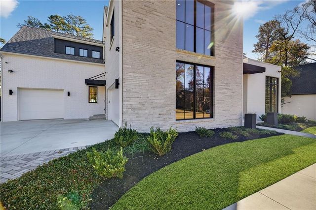 4795 Merlendale Court, Atlanta, GA 30327