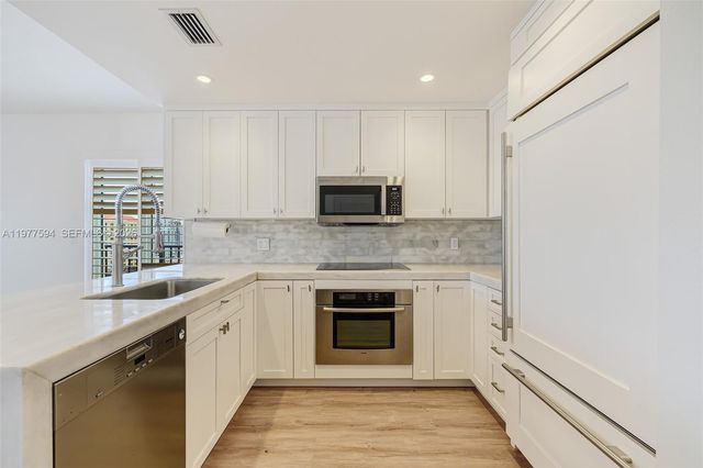 10 Aragon Ave 1117, Coral Gables, FL 33134