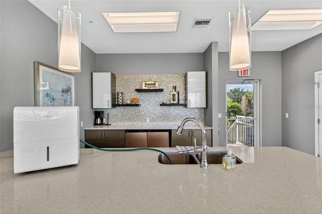 223 ISLAND WAY 6D, Clearwater Beach, FL 33767