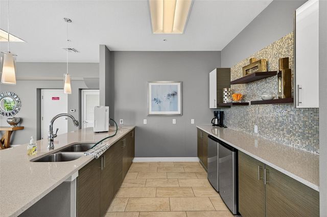 223 ISLAND WAY 6D, Clearwater Beach, FL 33767