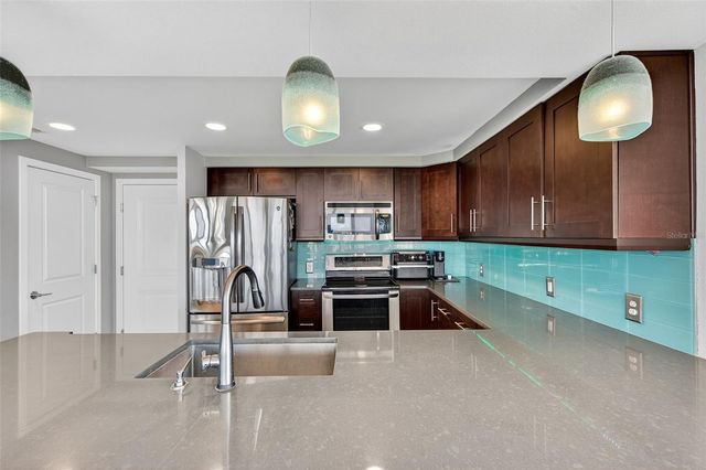 223 ISLAND WAY 6D, Clearwater Beach, FL 33767