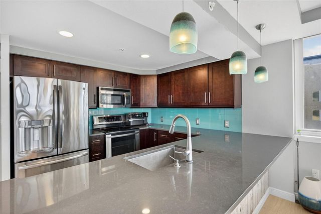 223 ISLAND WAY 6D, Clearwater Beach, FL 33767