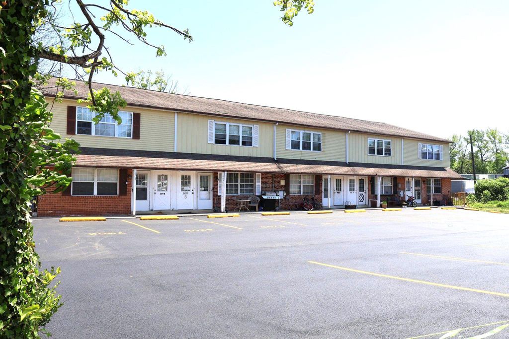 601 COUNTRY LN, Morton, PA 19070