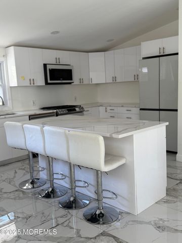 429 Brookeside, Oakhurst, NJ 07755