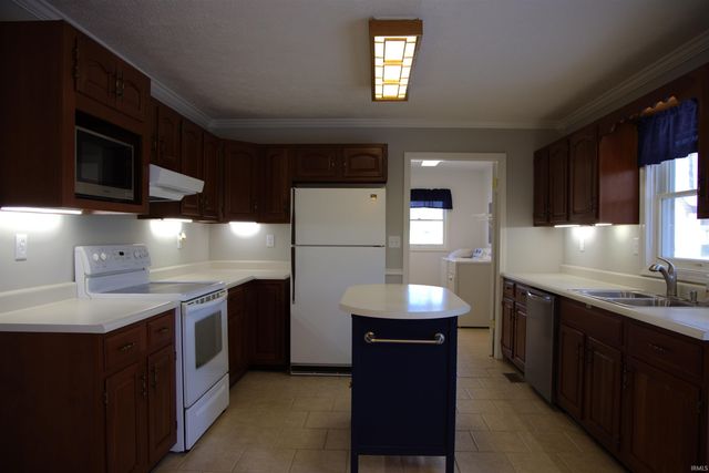 206 Oakwood Drive, Williamsport, IN 47993