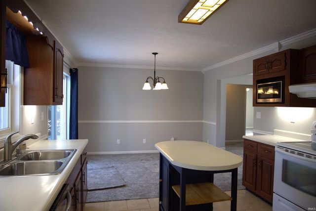 206 Oakwood Drive, Williamsport, IN 47993