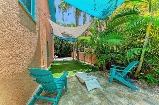 4003 5TH AVENUE, Holmes Beach, FL 34217