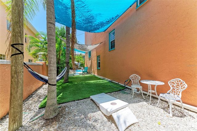 4003 5TH AVENUE, Holmes Beach, FL 34217