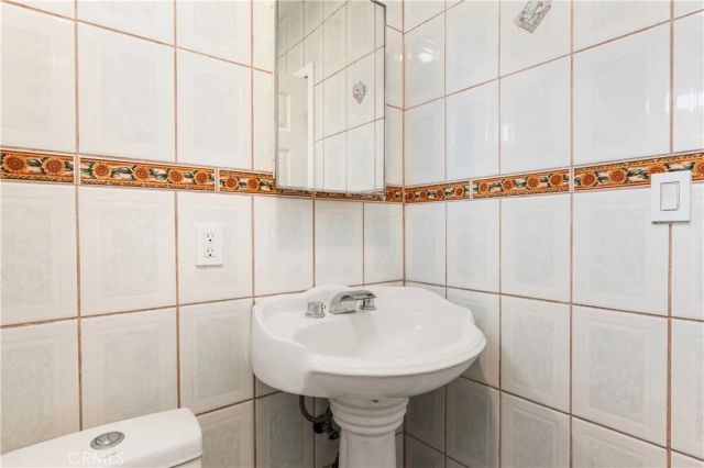 1087 253rd Street, Harbor City, CA 90710