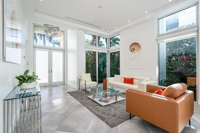 117 S Gordon Road, Fort Lauderdale, FL 33301