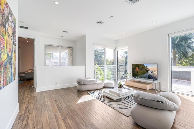 117 S Gordon Road, Fort Lauderdale, FL 33301