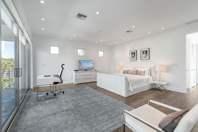 117 S Gordon Road, Fort Lauderdale, FL 33301