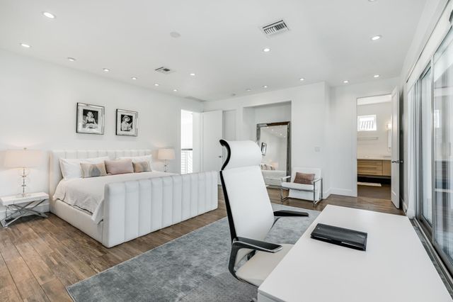 117 S Gordon Road, Fort Lauderdale, FL 33301