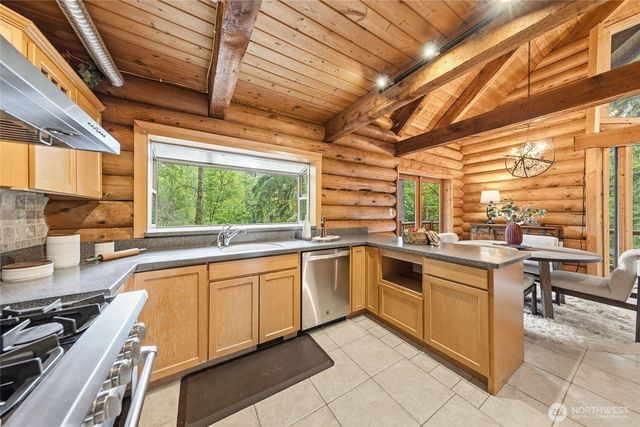 22005 SE 28th Street, Sammamish, WA 98075