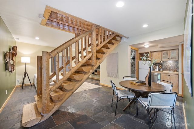 22005 SE 28th Street, Sammamish, WA 98075
