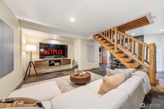 22005 SE 28th Street, Sammamish, WA 98075