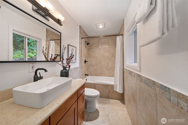 22005 SE 28th Street, Sammamish, WA 98075