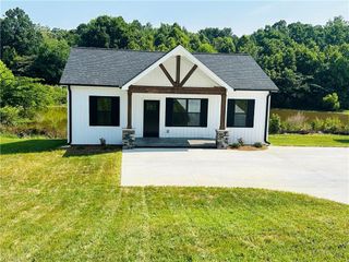 103 Lakeshore Drive, Thomasville, NC 27360