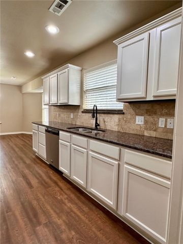 404 Cold Harbor Avenue, Fayetteville, AR 72704