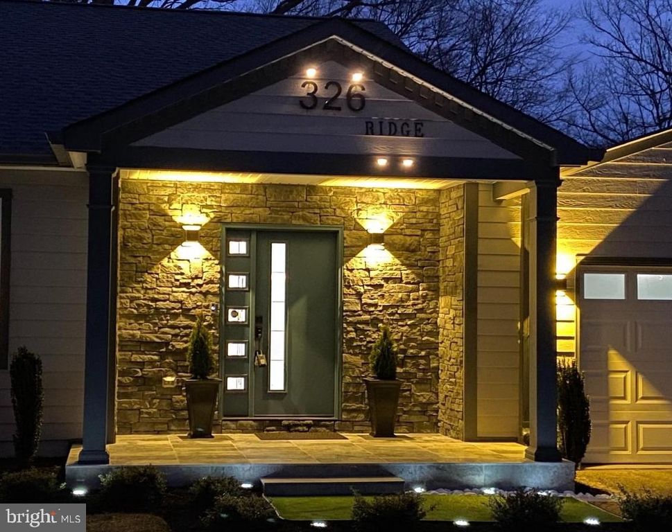 Image 2 of property listing at 326 RIDGE RD, Washington Grove, MD 20880