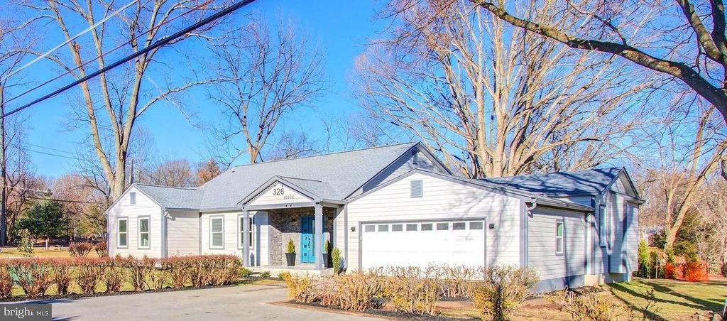 Image 6 of property listing at 326 RIDGE RD, Washington Grove, MD 20880