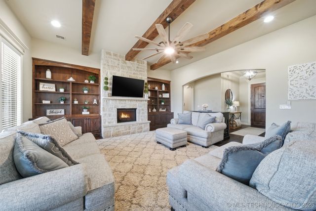 6251 N Creekwood Drive, Owasso, OK 74055