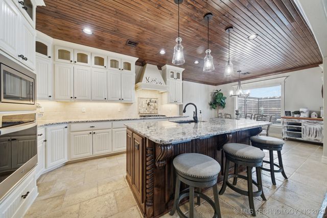 6251 N Creekwood Drive, Owasso, OK 74055