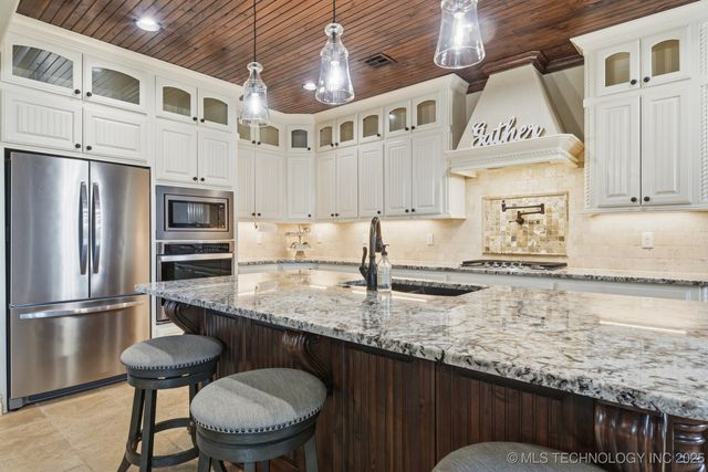 6251 N Creekwood Drive, Owasso, OK 74055