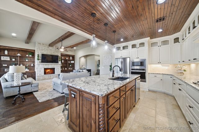 6251 N Creekwood Drive, Owasso, OK 74055