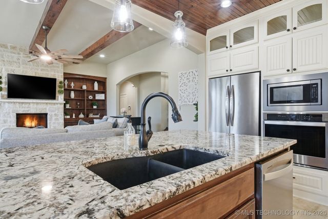 6251 N Creekwood Drive, Owasso, OK 74055