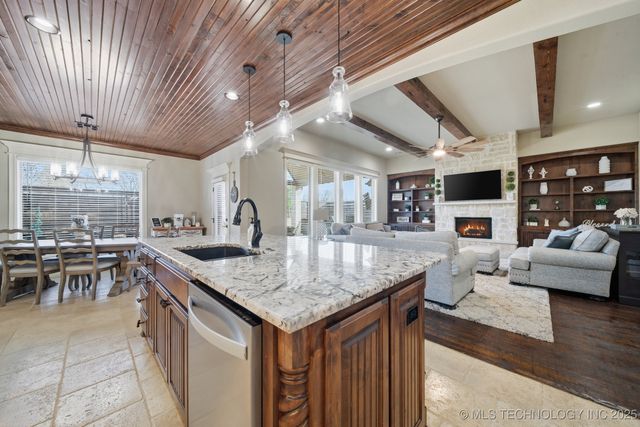 6251 N Creekwood Drive, Owasso, OK 74055