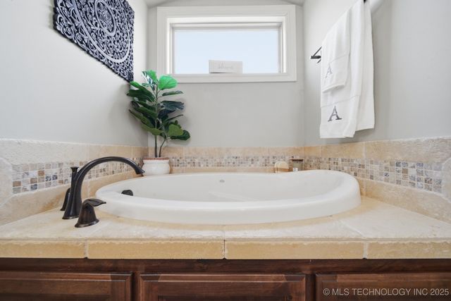 6251 N Creekwood Drive, Owasso, OK 74055