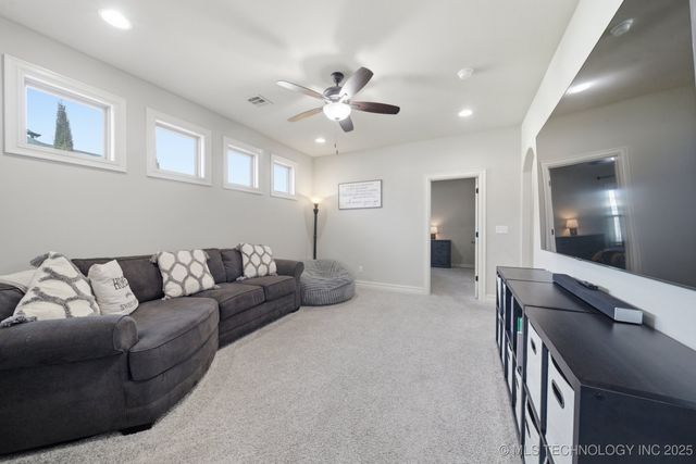 6251 N Creekwood Drive, Owasso, OK 74055