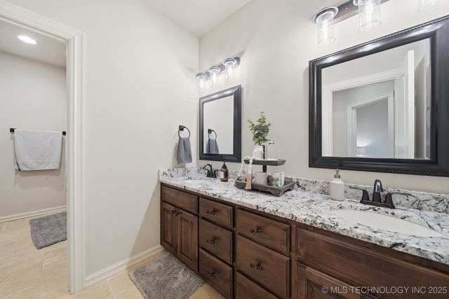 6251 N Creekwood Drive, Owasso, OK 74055