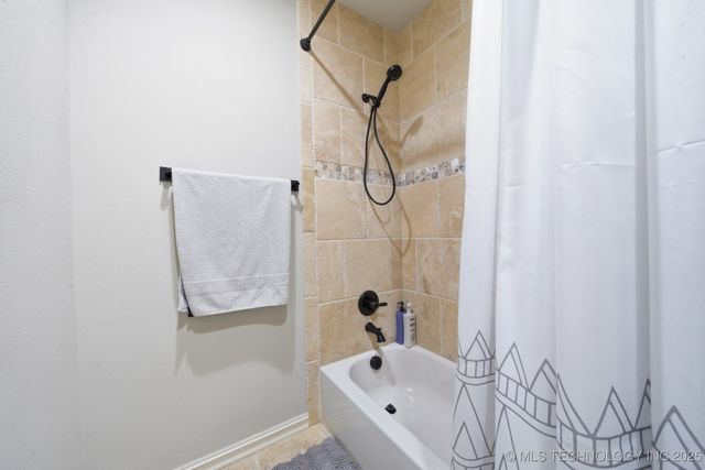 6251 N Creekwood Drive, Owasso, OK 74055