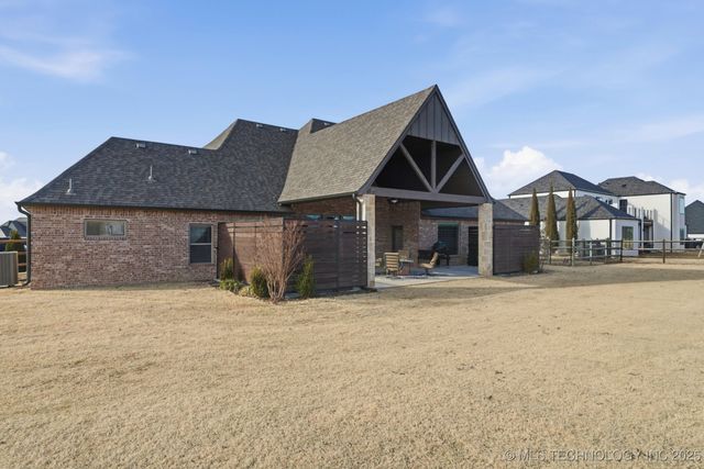 6251 N Creekwood Drive, Owasso, OK 74055